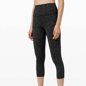 Wunder Under High-Rise Crop 21 Inch (NWOT)